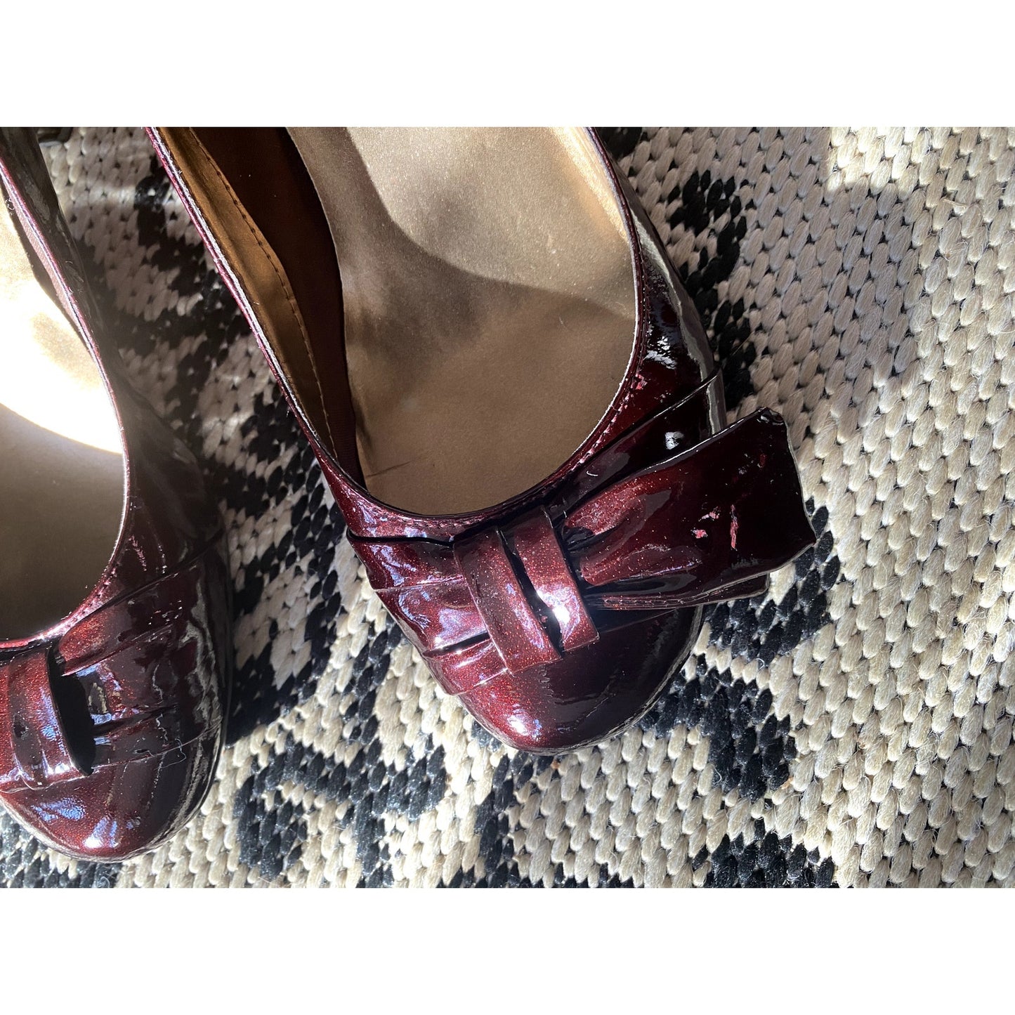 Me Too Burgundy Patent Leather Low Heeled Shoes - Sz. 9M (EUC)