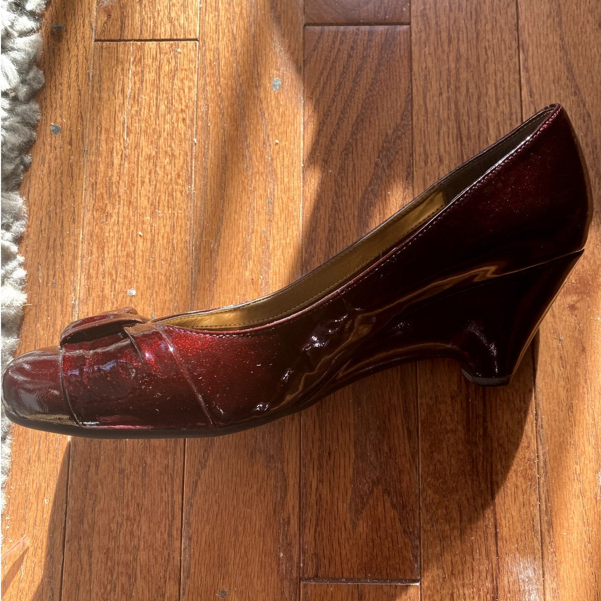 Me Too Burgundy Patent Leather Low Heeled Shoes - Sz. 9M (EUC)