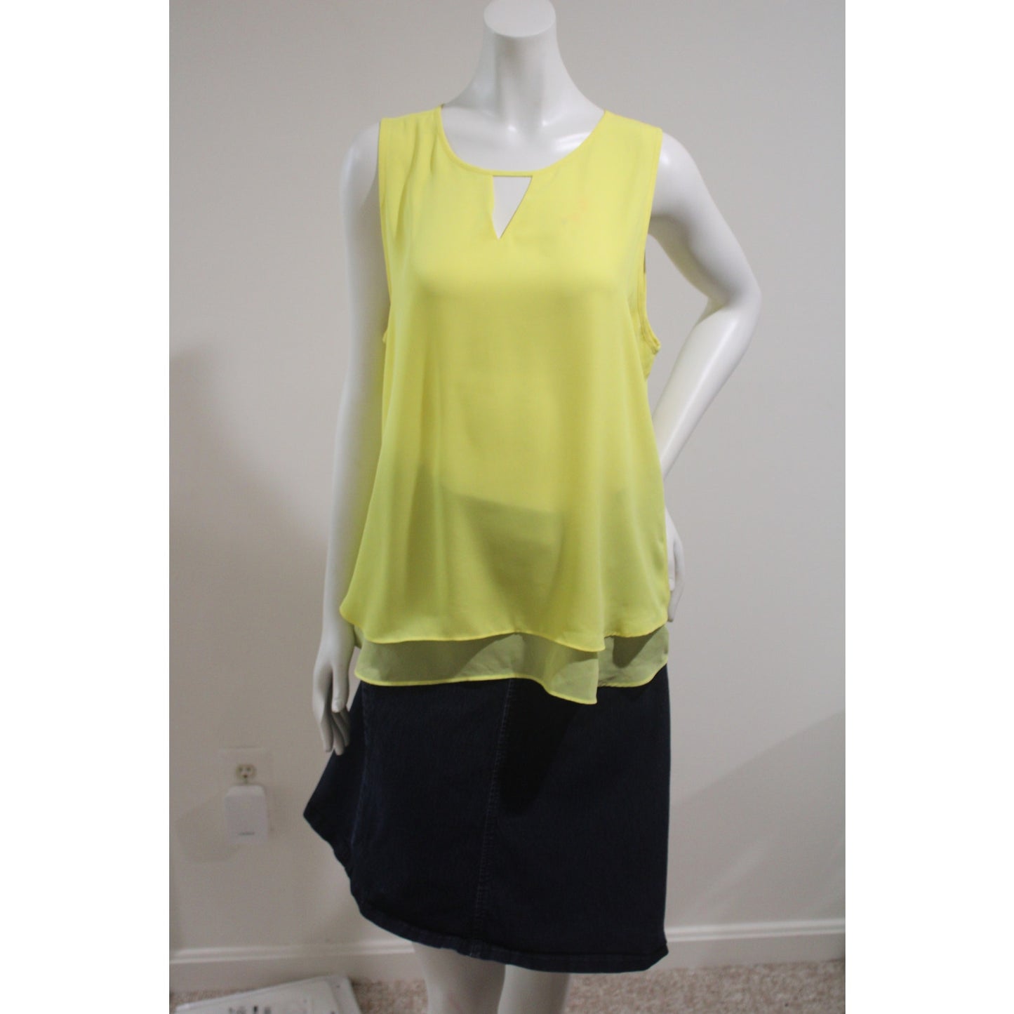 Violet + Claire Yellow Sleeveless Top - Size L (EUC)