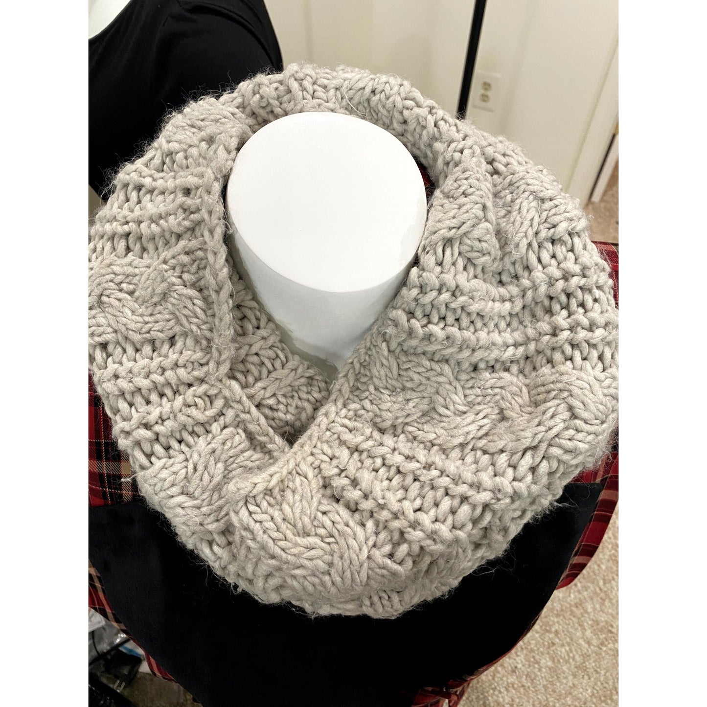 Aerie Crochet Neck Scarf- Size OS (EUC)
