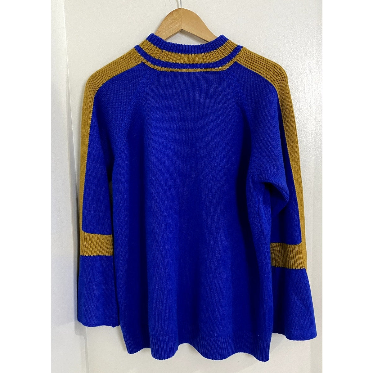 Ashley Stewart Blue Sweater with Gold Details - Size 18/20 (VGUC)