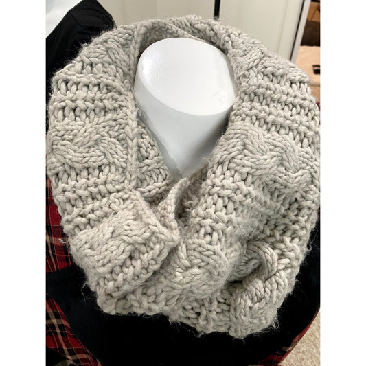 Aerie Crochet Neck Scarf- Size OS (EUC)
