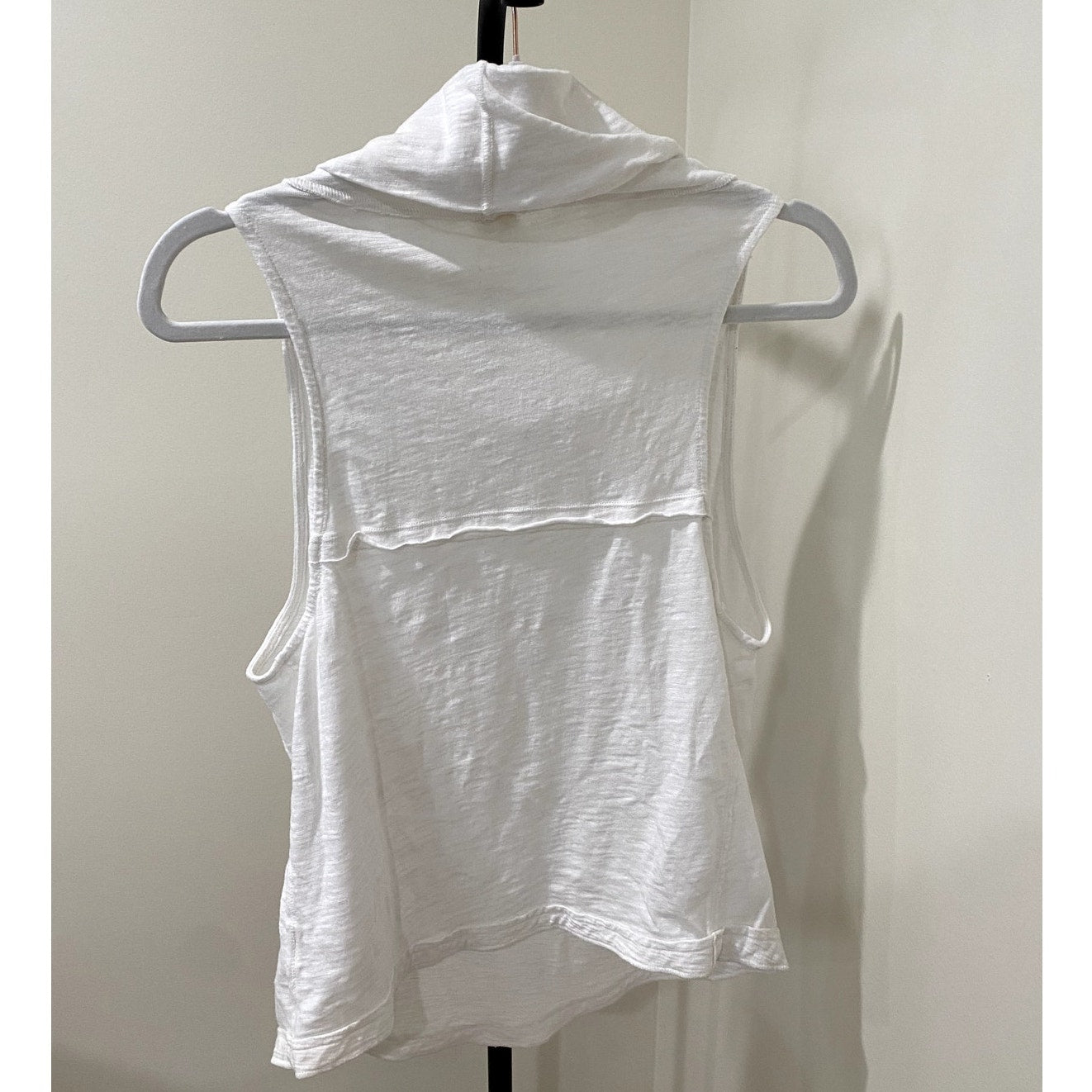 Free People White Sleeveless Top - Size Medium (EUC)
