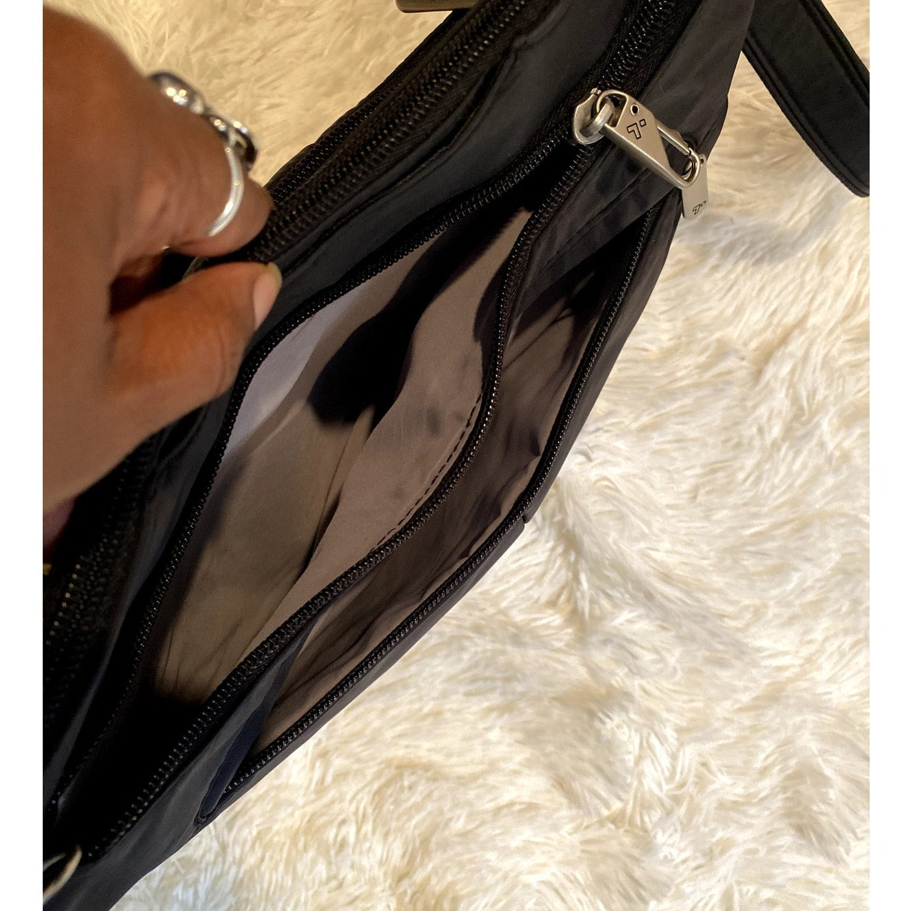 Travelon Black Anti-Theft Crossbody Bag - (EUC)