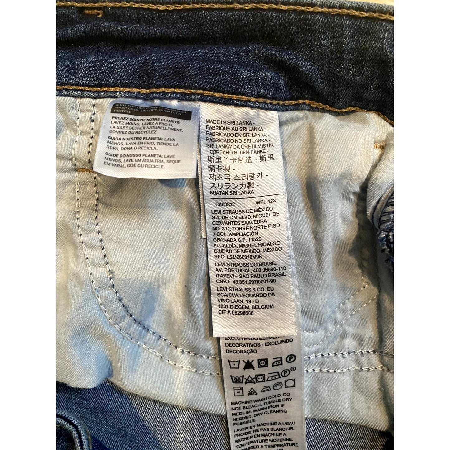 Levi’s Mid Length Shorts - Size 22W (EUC)