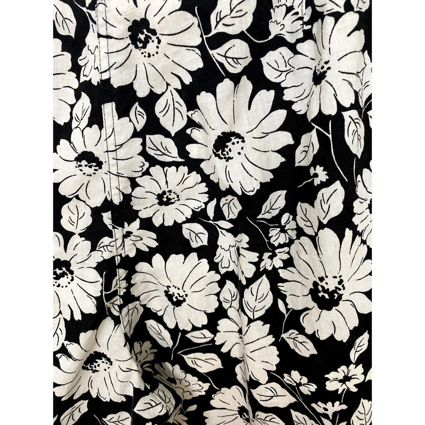 Jones New York Black/White Floral Linen Blend Shorts - Size 14W (EUC)