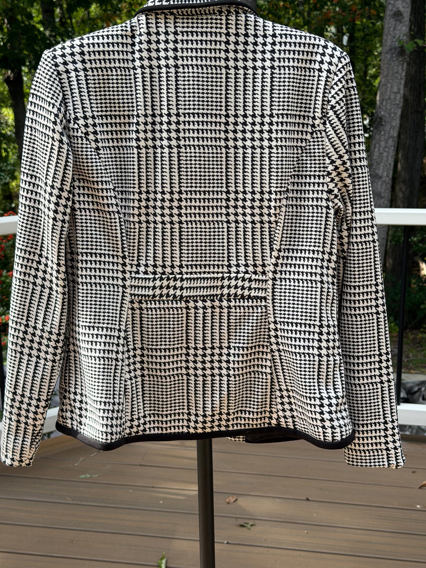 Covington Black/White Houndstooth Blazer Size Large (EUC)