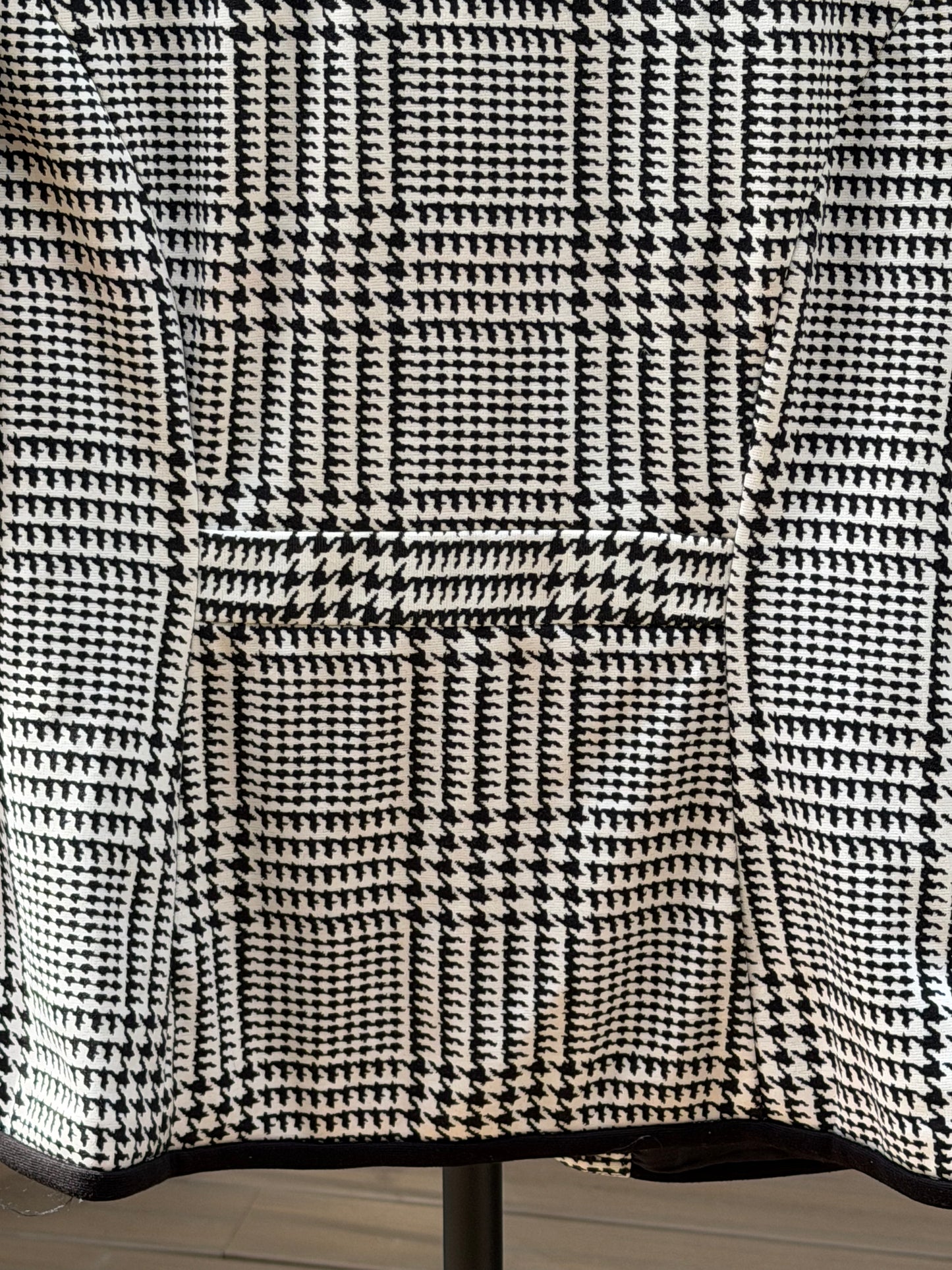 Covington Black/White Houndstooth Blazer Size Large (EUC)