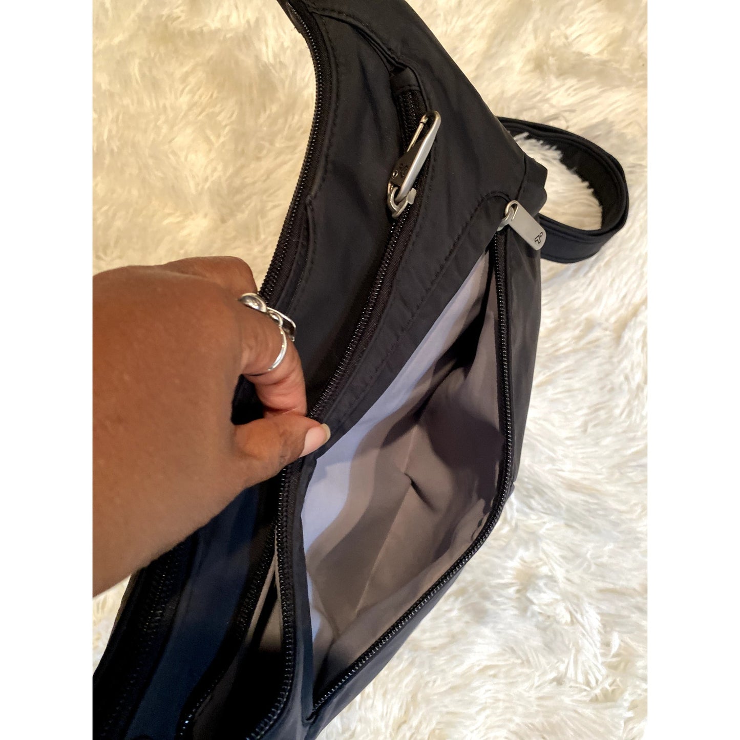 Travelon Black Anti-Theft Crossbody Bag - (EUC)
