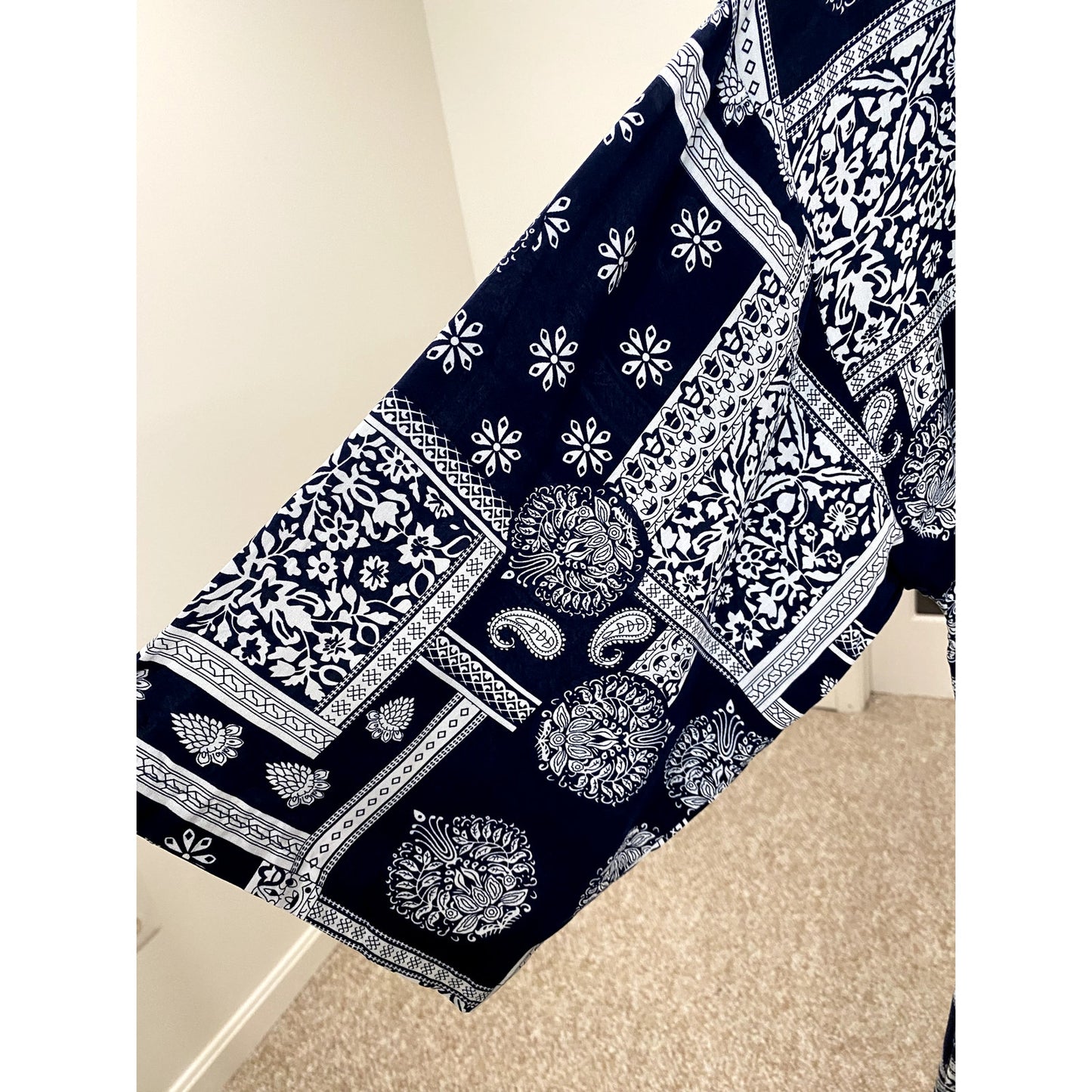Coofandy Men's Blue Paisley Lightweight Robe/Kimono - Size Small  (EUC)