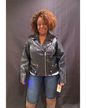 Load image into Gallery viewer, Curvy Plus Faux Leather Jacket 2
