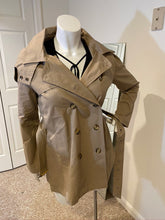 Load image into Gallery viewer, Curvy Straight Classic Trench for the Fall
