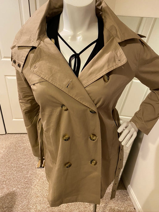 Curvy Straight Classic Trench for the Fall