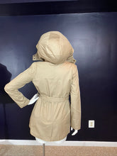 Load image into Gallery viewer, Curvy Straight Classic Trench for the Fall
