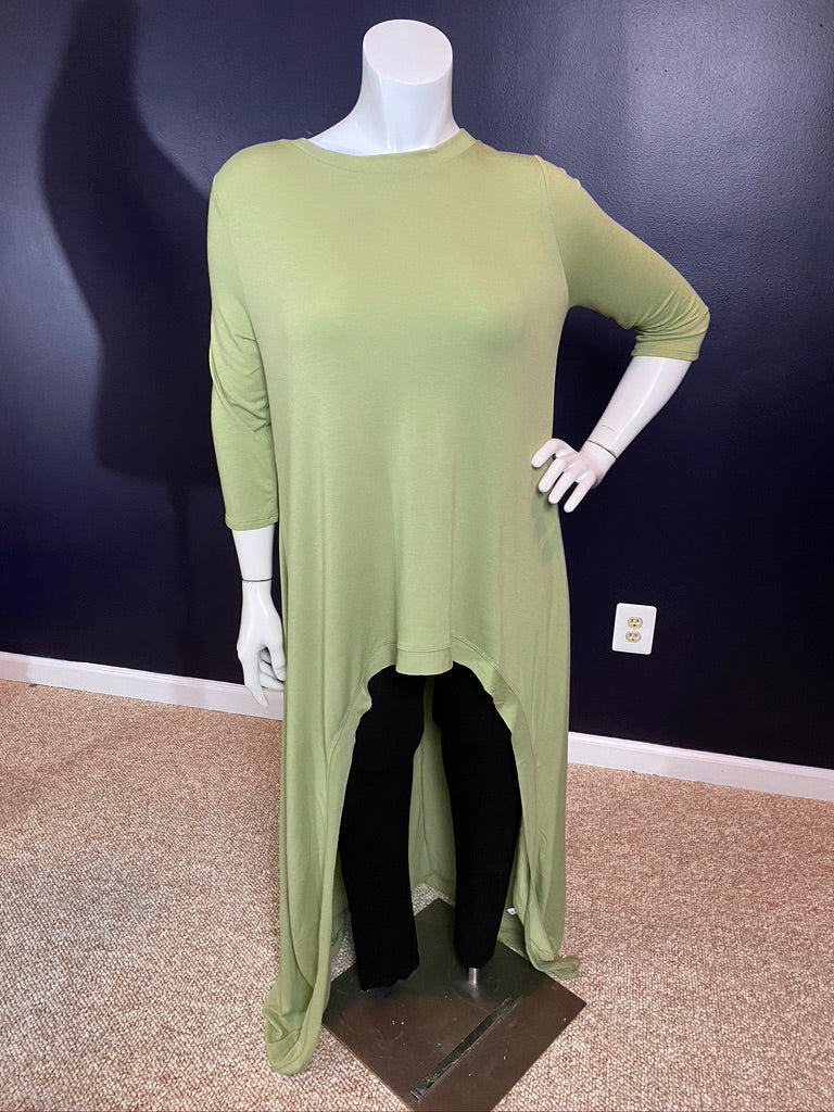 (Curvy Straight and Plus) High-Low Tunic Top