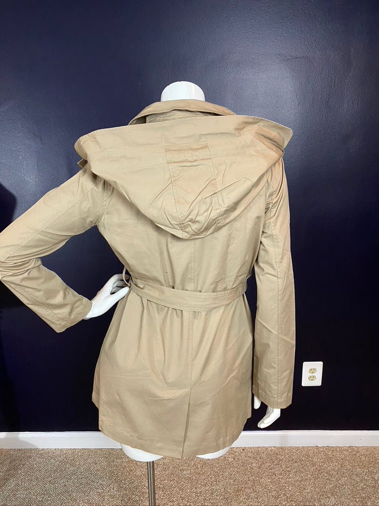 Curvy Straight Classic Trench for the Fall