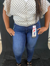 Load image into Gallery viewer, Curvy Plus Mid-rise Skinny Jeans
