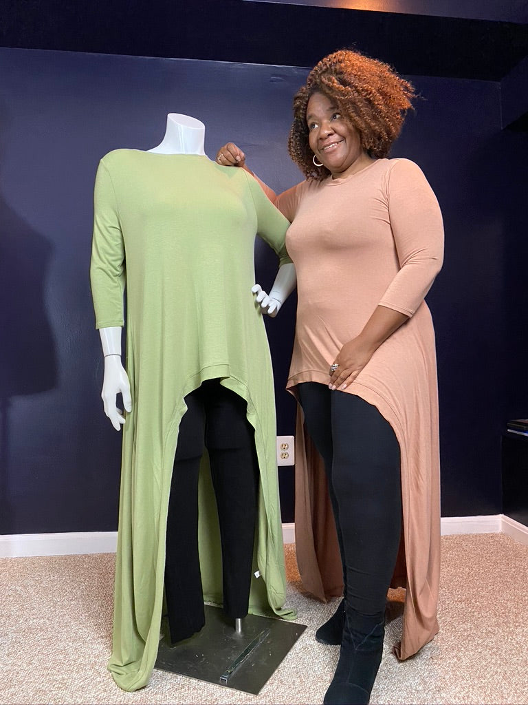 (Curvy Straight and Plus) High-Low Tunic Top